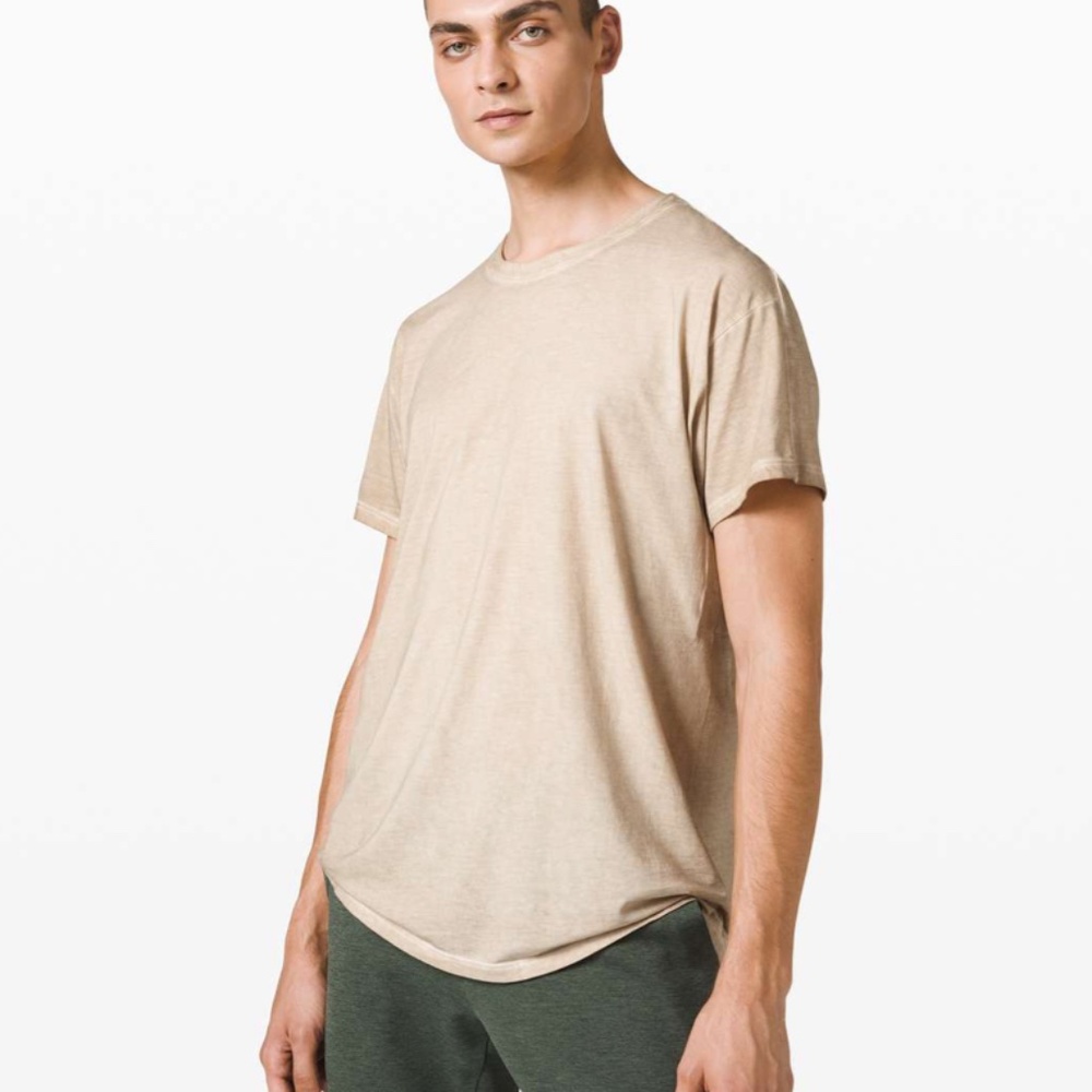 Lululemon Ashta Short Sleeve Tee  in Desert Sand Sun Wash color - Sz M